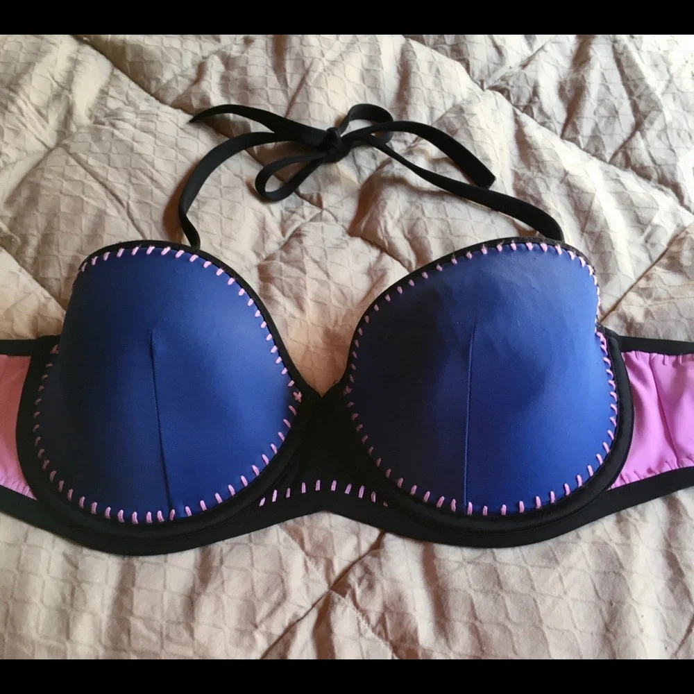 🌴Victoria’s Secret swim top🌴